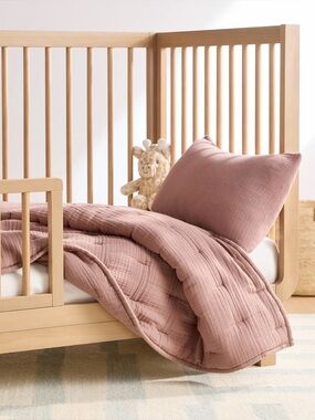 Quince Toddler Quilt -  Organic Cotton Gauze - in Fig (mauve pink)